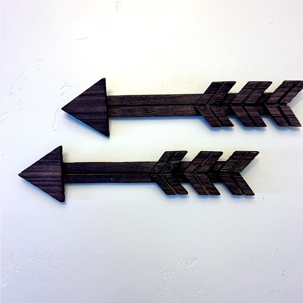 DECOR WOOD ARROWS 
         4 NEW in BOX   4” x 14.5”